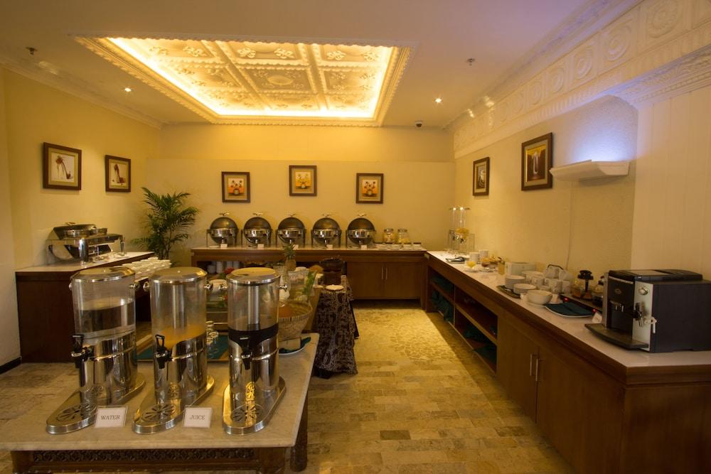 D'Salvatore Boutique Hotel Yogyakarta Maguwo Exterior foto