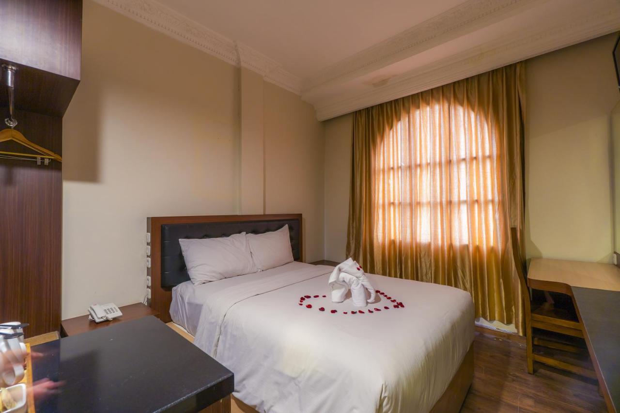 D'Salvatore Boutique Hotel Yogyakarta Maguwo Exterior foto