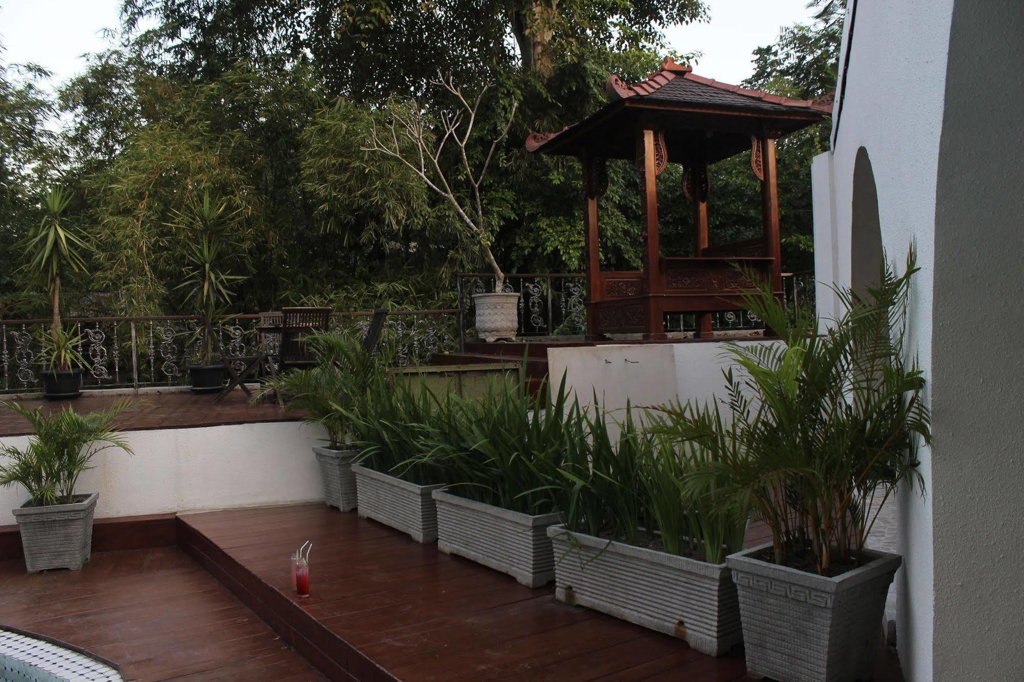 D'Salvatore Boutique Hotel Yogyakarta Maguwo Exterior foto
