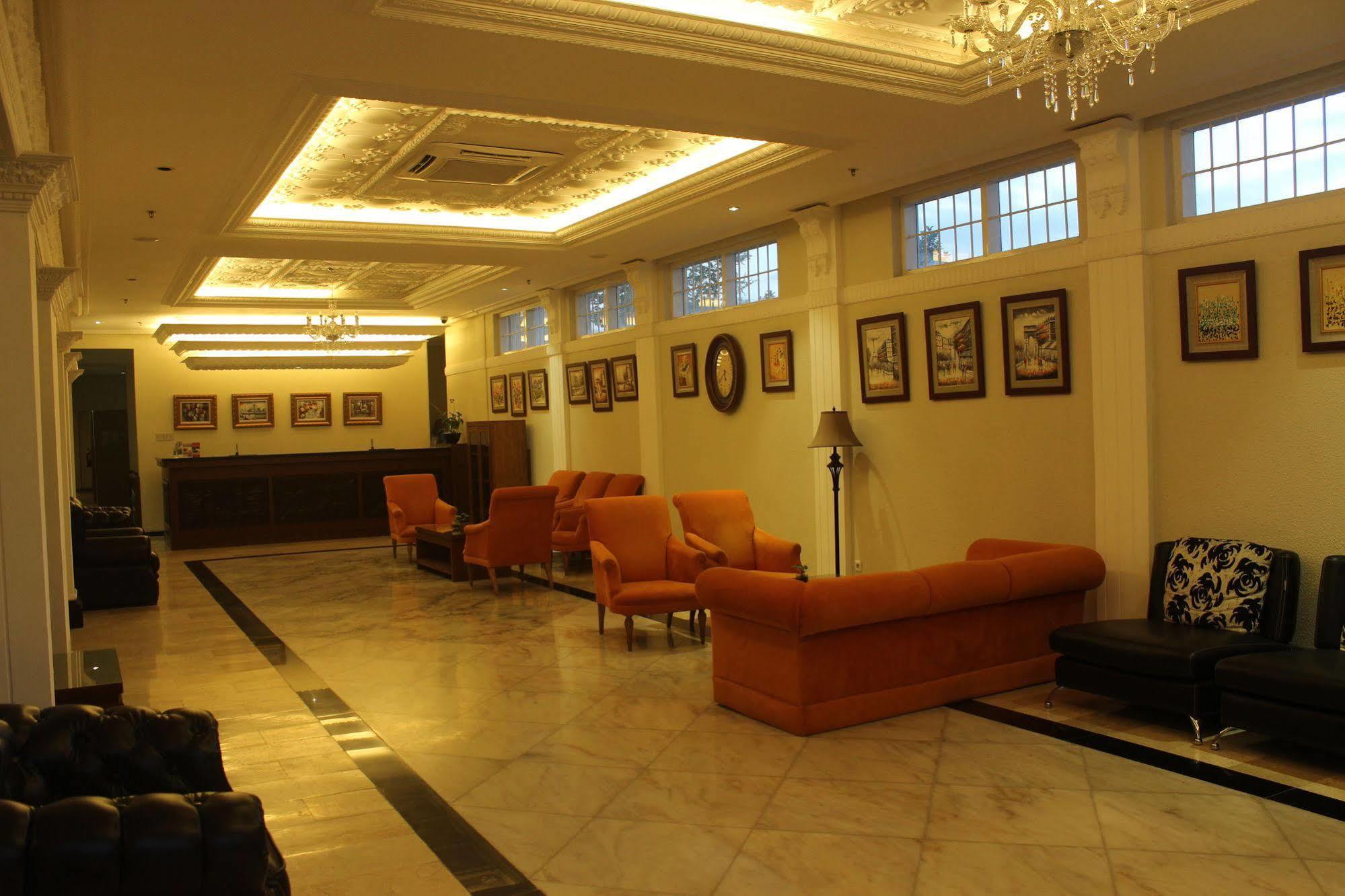 D'Salvatore Boutique Hotel Yogyakarta Maguwo Exterior foto